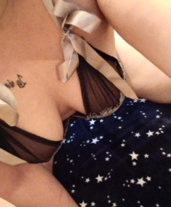 🌟 Я готова исполнить все твои самые скрытые фантазии и желания. 😉 Фото, которые ты видишь, настоящие и проверенные, уверяю тебя, ты не останешься разочарованным. 💯 Мои клиенты всегда остаются довольными, так что можешь не беспокоиться о качестве обслуживания. 😘 Жду тебя на самом горячем свидании в Москве! 💦💋 9028, 25 лет